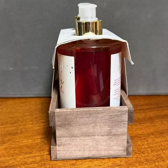 NIB Highland Natural Winter Frost Scented Luxury Hand Soap Lotion Set 16.9 fl oz - Picture 4 of 9